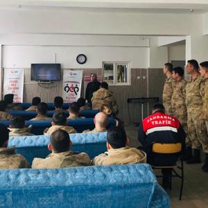 Solhan İlçe Jandarma Komutanlığı’nda Evlilik Öncesi Eğitim Kapsamında “Hayat Arkadaşımı Nasıl Seçebilirim “ Semineri Verildi - fotoğraf 2