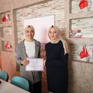 Kursiyerlere Sertifikaları Veridi - fotoğraf 4