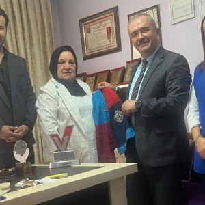 İl Müdürümüz Sayın Bilal ERDOĞAN, Bakanlığımız'ın İyilik Var Projesi Kapsamında Plaket Alan "Halise Anne'yi" Ziyaret Etti. - fotoğraf 2