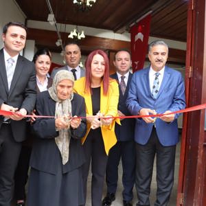 “Ressam Nine” adlı resim sergisinin açılışı gerçekleşti. - fotoğraf 2