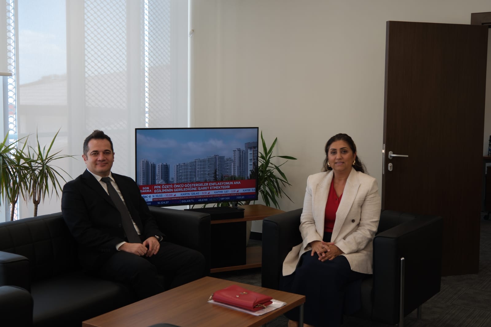 İl Müdürümüz Sayın Emine BÖÇKÜN’den Vakıflar Bankası Bölge Müdürlüğüne Ziyaret