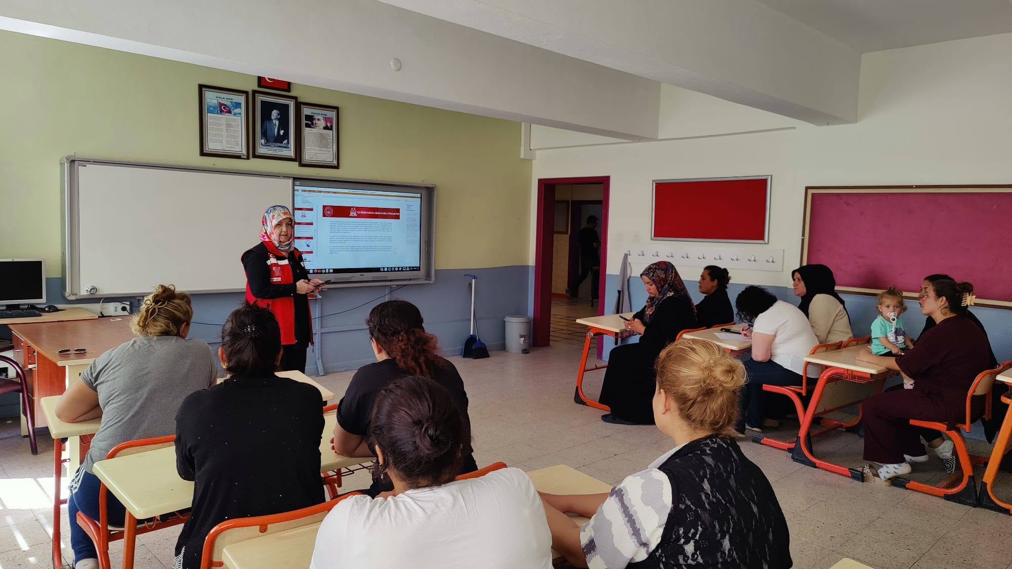 Sungurlu’da Velilere “İlk Öğretmenim Ailem” Projesi Tanıtıldı