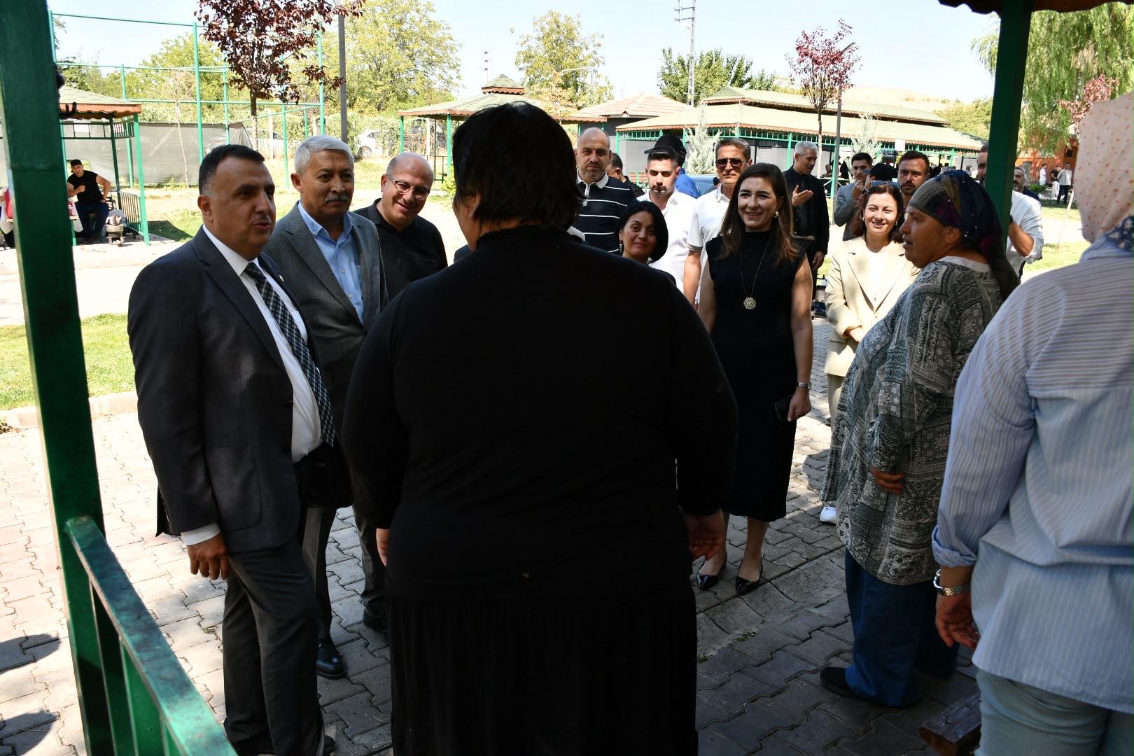 Vali Yardımcımız Sayın Oktay ERDOĞAN, İl Protokolü ve İl Müdürümüz Sayın Çiğdem AÇIKYILDIZ KAZEL, özel gereksinimli bireylerimiz için düzenlenen piknik programına katıldı.