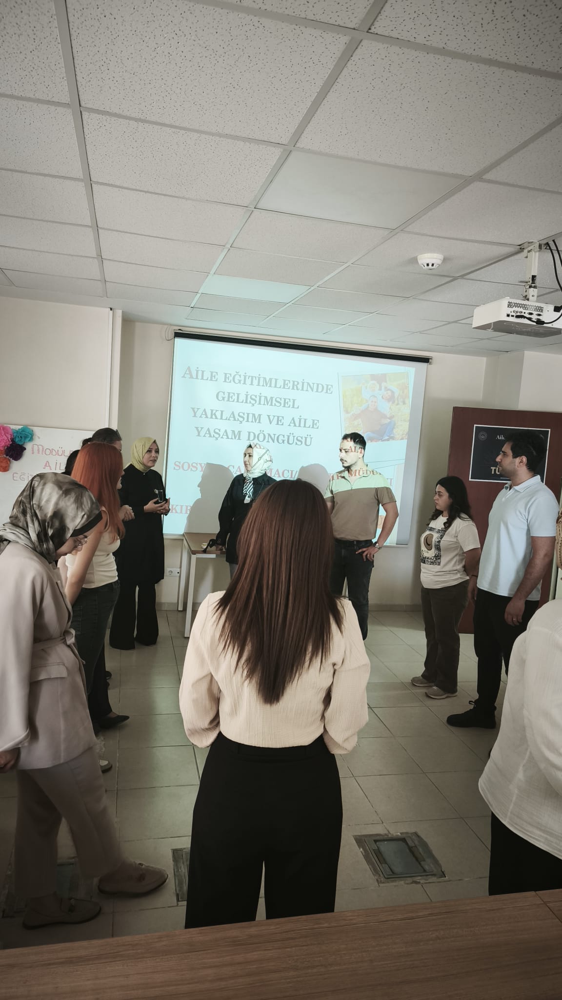 Müdürlüğümüz AEP Eğiticileri ve meslek elemanlarına, Yerel Eğitim Programları kapsamında “Aile Eğitimlerinde Gelişimsel Yaklaşım ve Aile Yaşam Döngüsü” eğitimi gerçekleştirildi.