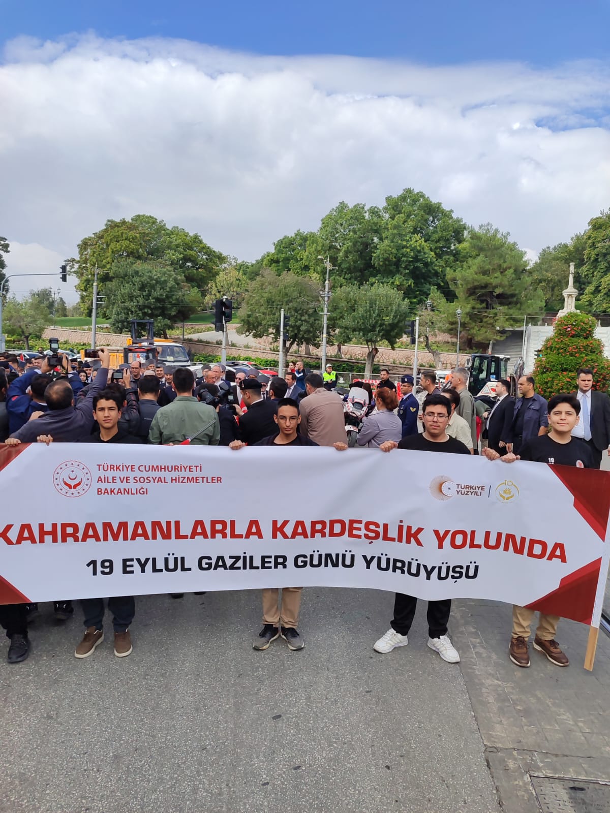 Kahramanlarla Kardeşlik Yolunda