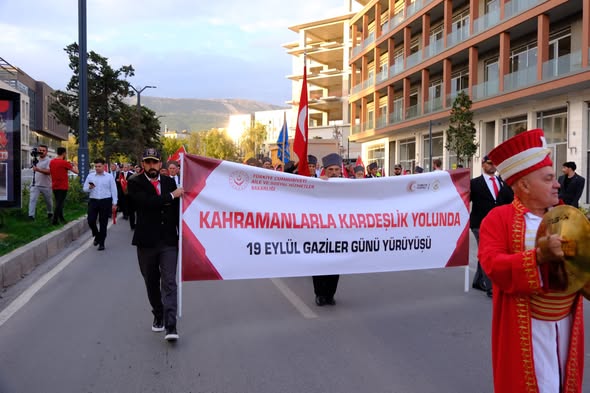 19 Eylül Gaziler Günü’nün 105. Yıl Dönümünde Kahramanlarımıza Vefa Yürüyüşü