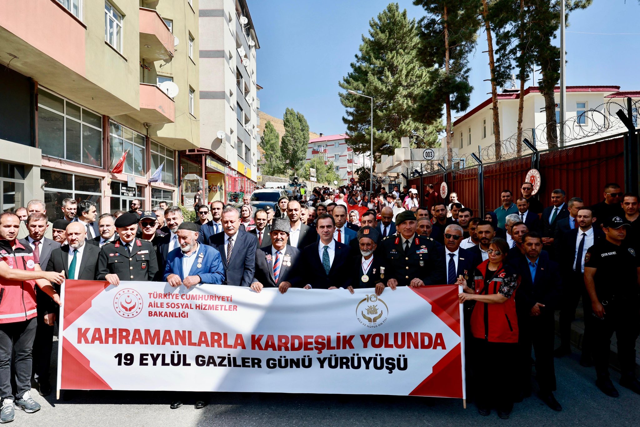 Bitlis’te “Kahramanlarla Kardeşlik Yolunda 19 Eylül Gaziler Günü Yürüyüşü” 