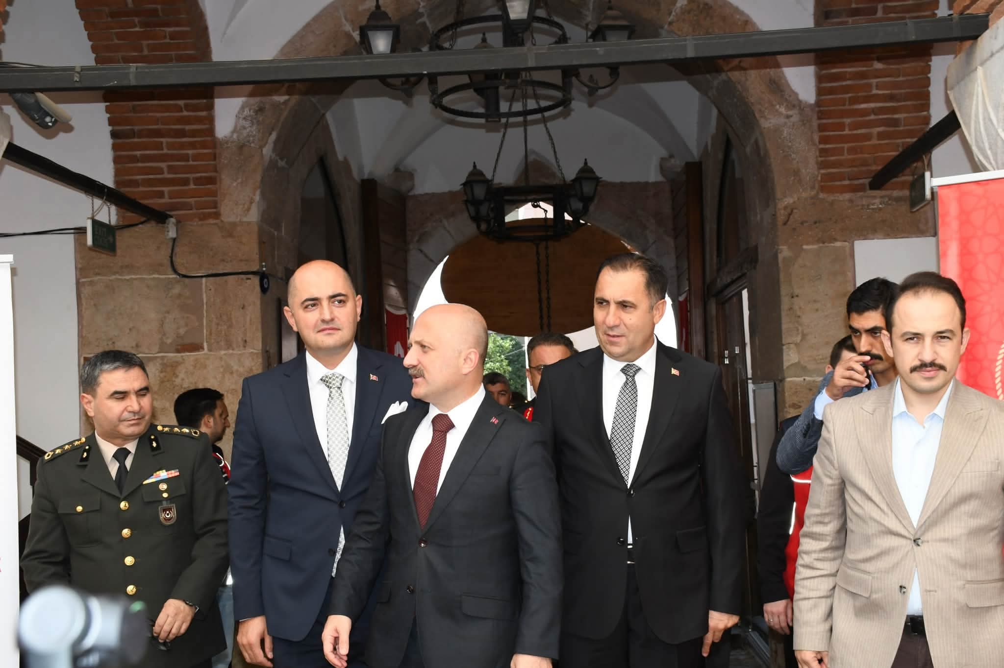 Kahramanlarımızla Aynı Sofrada, Aynı Gururla