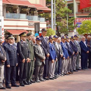 19 Eylül Gaziler Günü programı kapsamında Çaycuma Sosyal Hizmet Merkezi Müdürlüğü koordinesinde Çelenk Sunma Töreni Gerçekleştirilmiştir. - fotoğraf 5