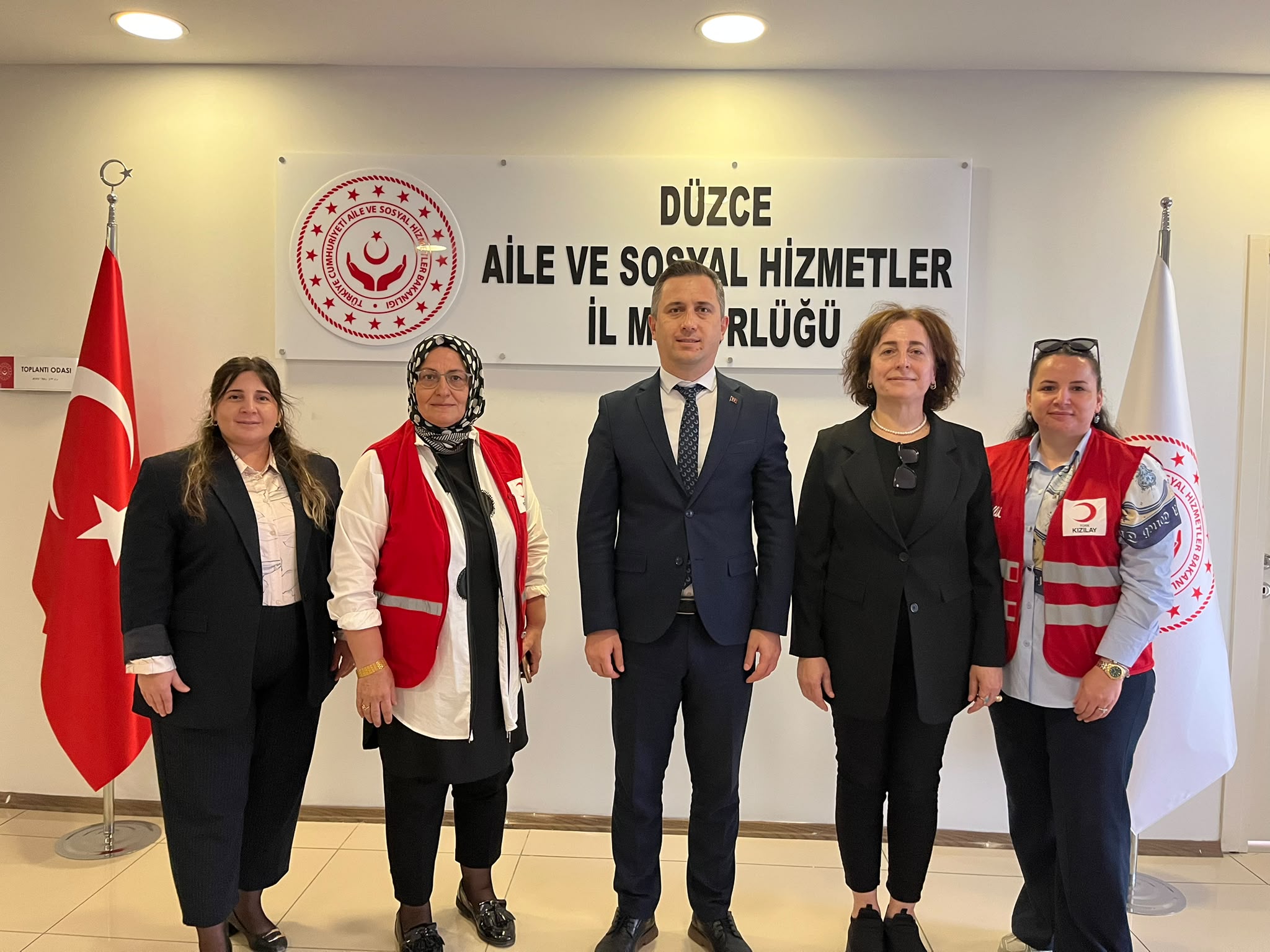 Düzce Kızılay Kadın Teşkilatı Yönetimi İl Müdürümüz Sezgin KÜÇÜKTEPE’yi Ziyaret Etti.
