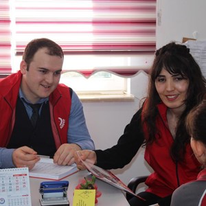 Küçük Kız Devletin Yakın Takibiyle Okula Döndü - fotoğraf 1