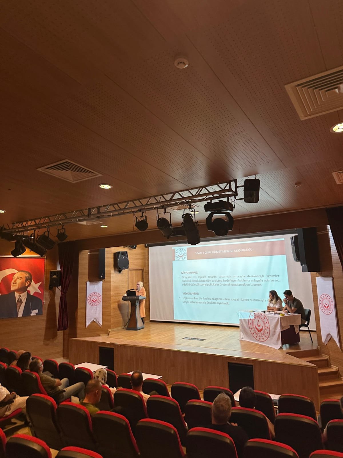 Simav’da Okul İdareci ve Rehber Öğretmenlere Yönelik Sosyal Hizmet Semineri Düzenlendi