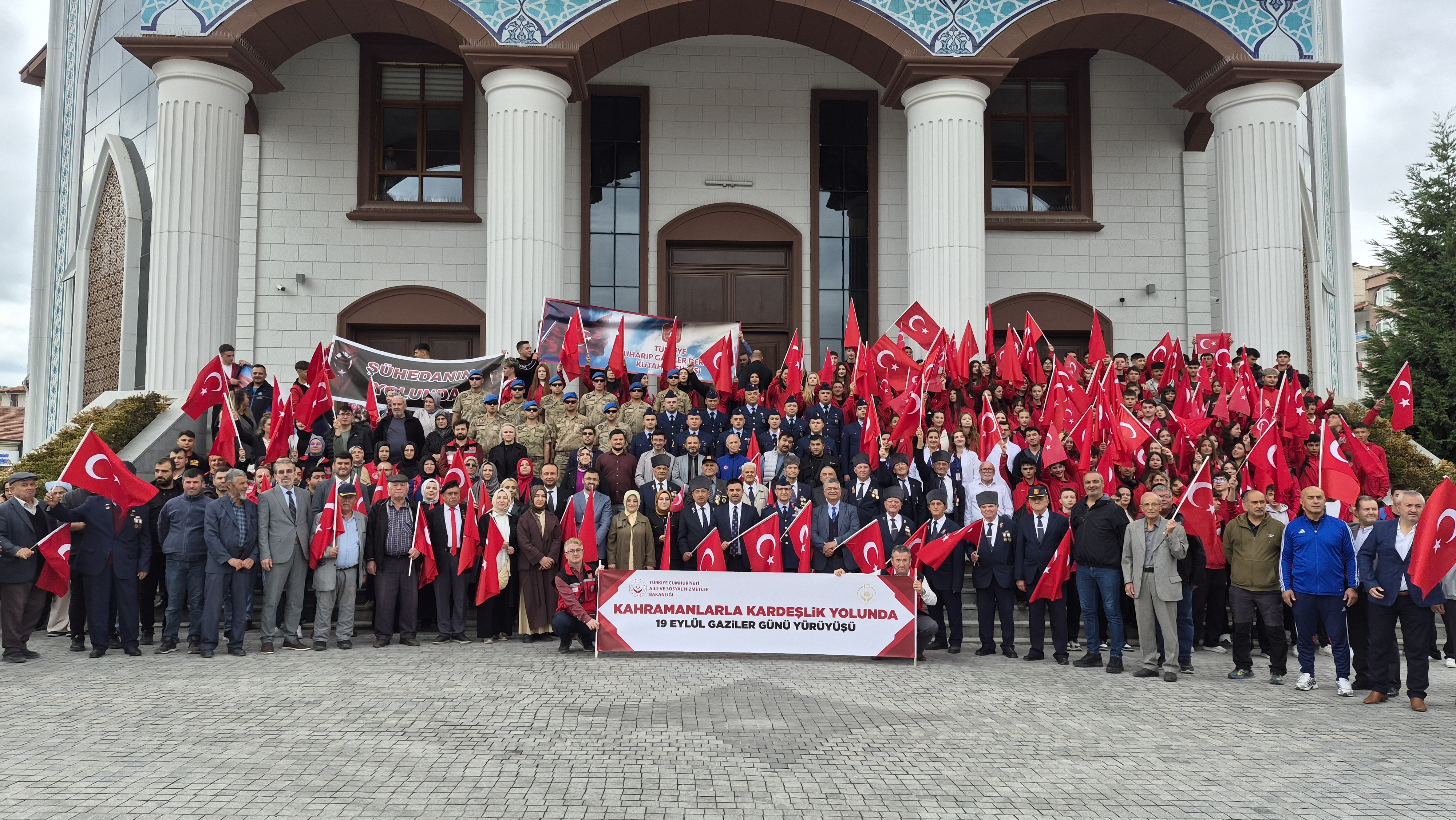 “Kahramanlarla Kardeşlik Yolunda Gaziler Günü Yürüyüşü” Düzenlendi