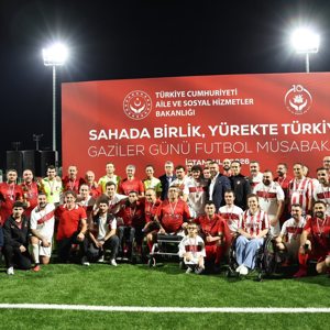 "Sahada Birlik, Yürekte Türkiye” 19 Eylül Gaziler Günü Futbol Müsabakası İstanbul’da Gerçekleştirildi - fotoğraf 1