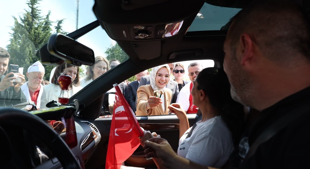 Aile ve Sosyal Hizmetler Bakanımız Göktaş Kapıkule'de Gurbetçileri Karşıladı