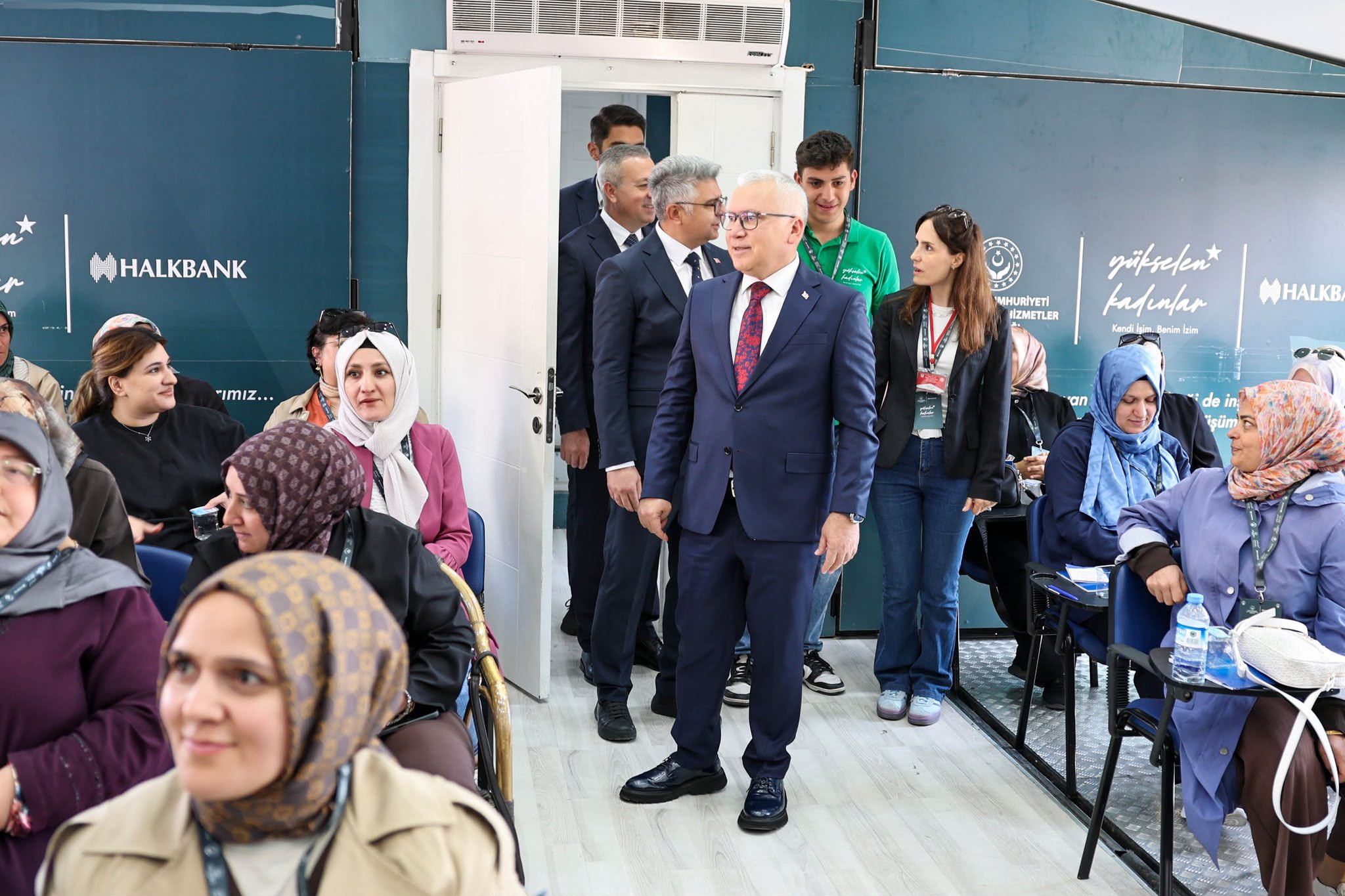 Valimiz Sn. Yılmaz Şimşek, Yükselen Kadınlar Girişimcilik Eğitim Tırı’nı Ziyaret Etti