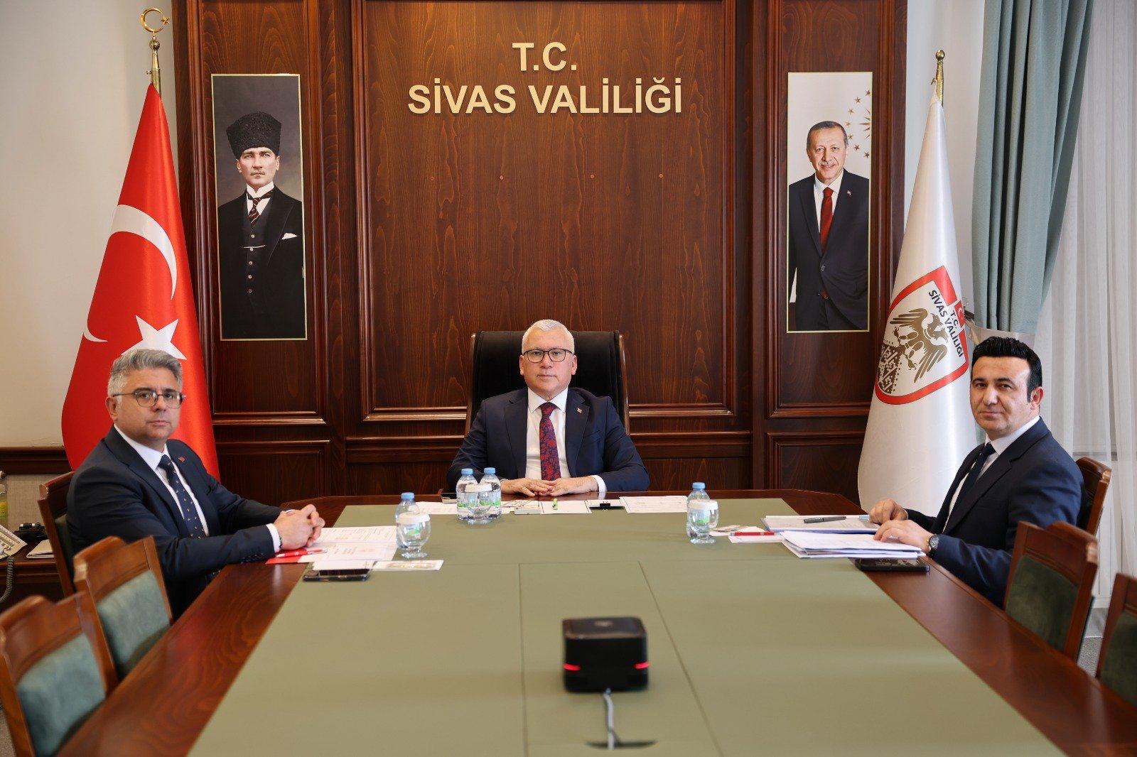 Valimiz Sn. Yılmaz Şimşek, İl Müdürümüz Özgür Kırmızıtaş ve SYDV Müdürü Sudi Yıldız, Performans Karnesi Toplantısına Katıldı
