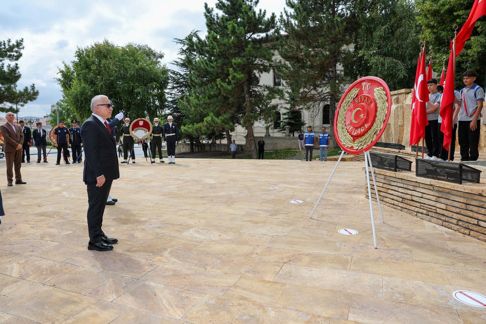 19 Eylül Gaziler Günü Dolayısıyla Atatürk Anıtı’nda Çelenk Sunma Töreni Gerçekleştirildi