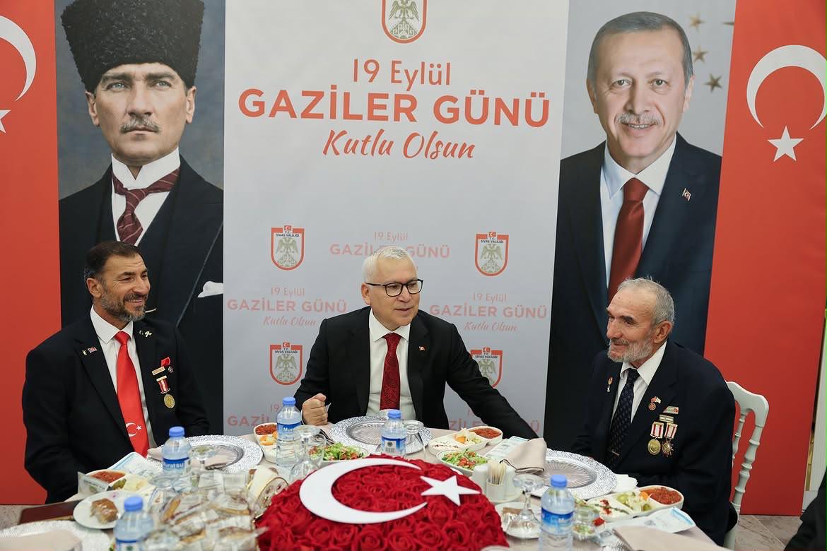 19 Eylül Gaziler Günü Dolayısıyla Gazilerimiz ve Kıymetli Aileleri Onuruna Yemek Programı Düzenlendi