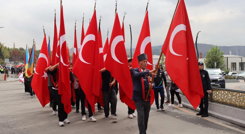"Kahramanlarla Kardeşlik Yolunda” 19 Eylül Gaziler Günü Yürüyüşü 81 İlimizde Gerçekleştirildi