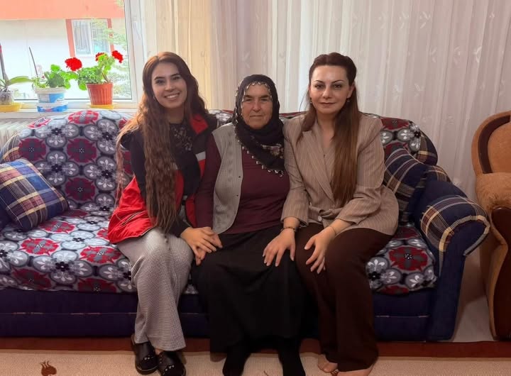 ŞEHİT ANNEMİZ SANİYE ARSLAN’A ZİYARET