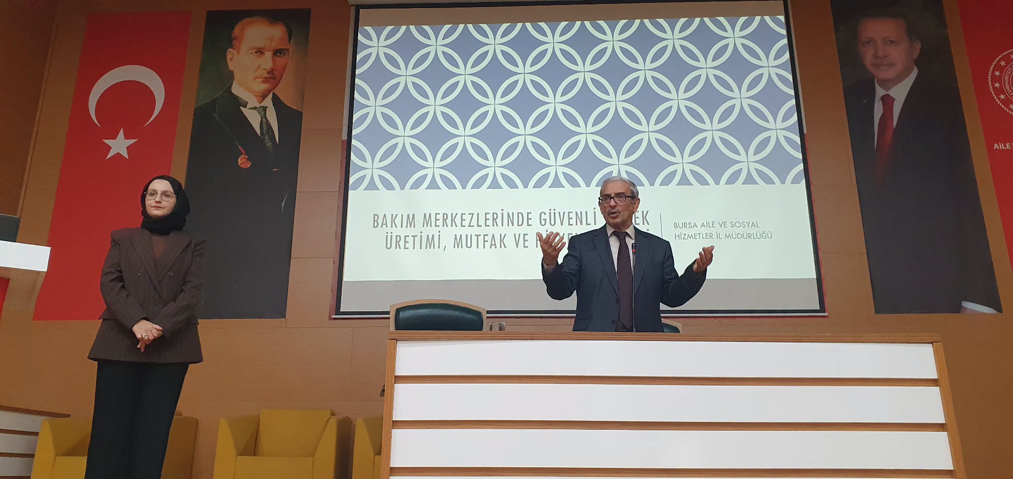 Özel Bakım Merkezlerinde Güvenli ve Sağlıklı Beslenme İçin Eğitim