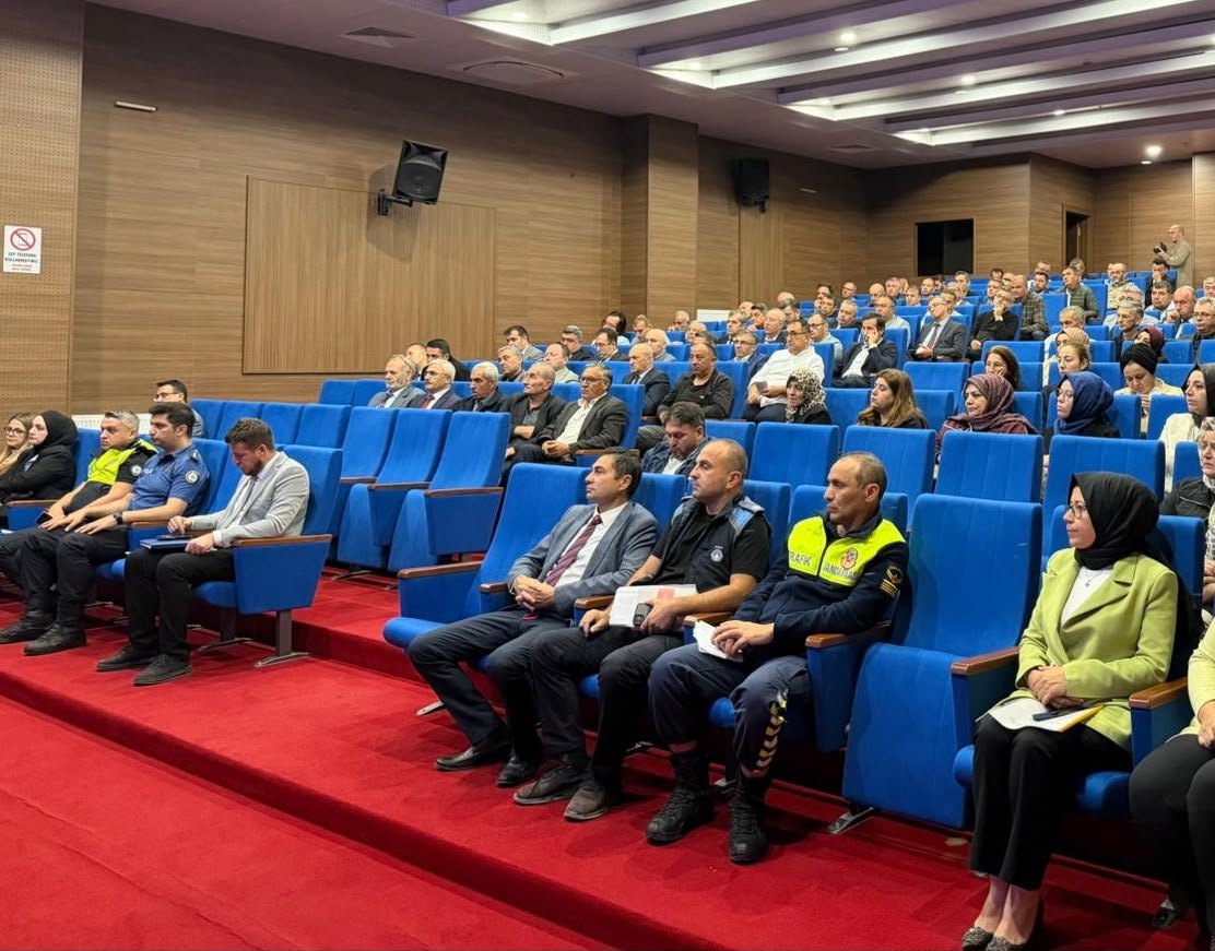 Tavşanlı’da Okul Müdürleri ve Eğitim Paydaşlarına Yönelik Sosyal Hizmet Semineri Düzenlendi