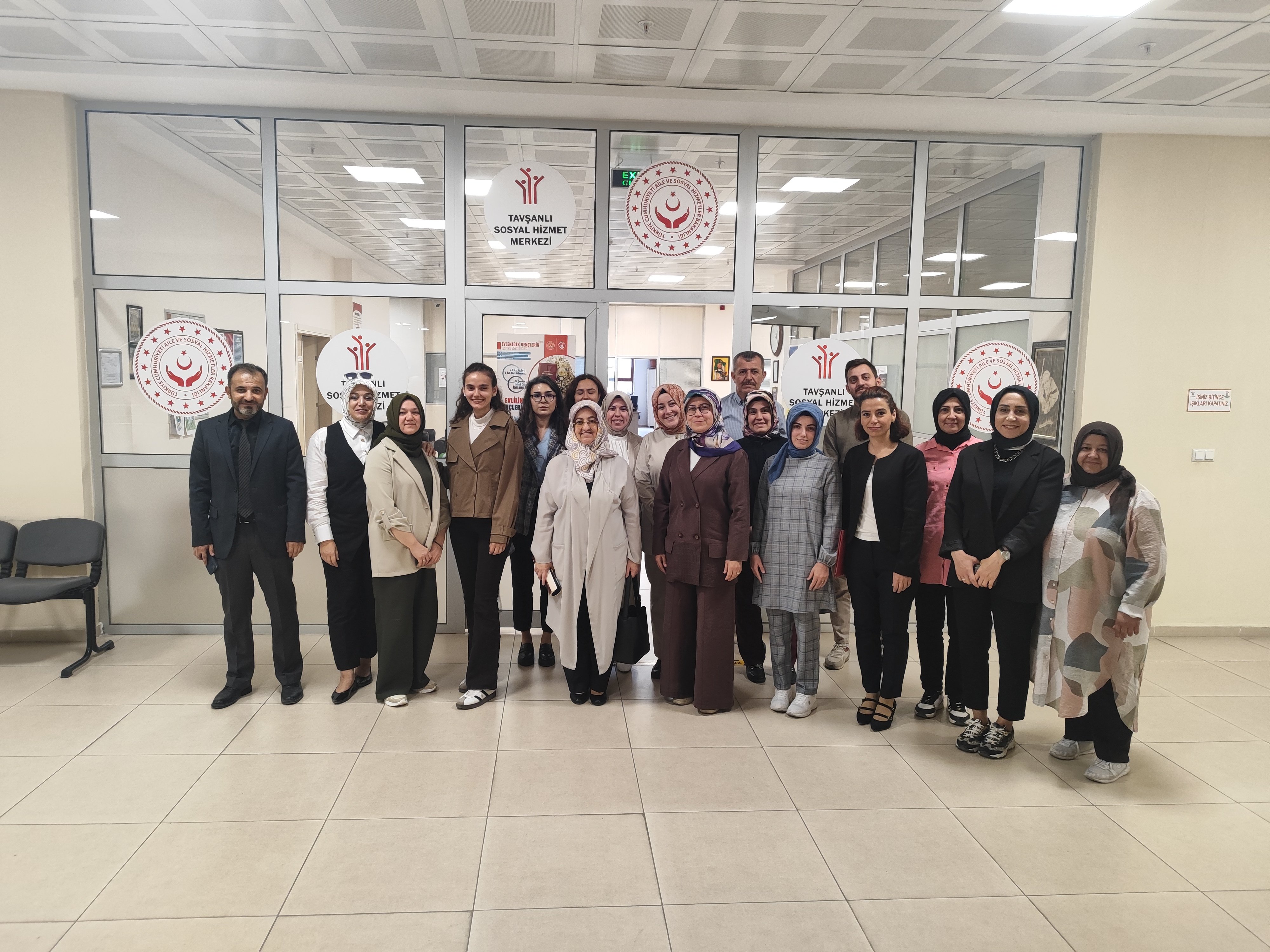 İl Müdürümüz Sayın Ülkü Uslu, Tavşanlı Sosyal Hizmet Merkezi Müdürlüğünü Ziyaret Etti