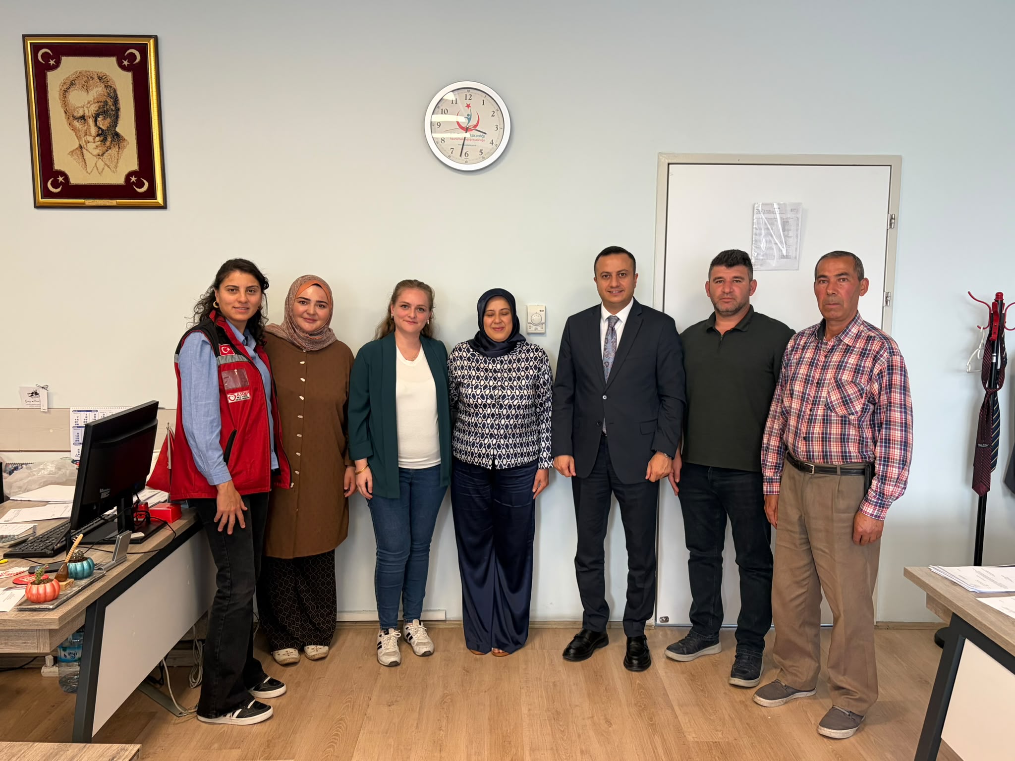 l Müdürümüz Selim Köse, İl Sağlık Müdürlüğünde görev yapan aziz şehitlerimizin kıymetli ailelerini ve Isparta Ağız ve Diş Sağlığı Merkezinde görev yapan Kahraman Gazimizi ziyaret etti.