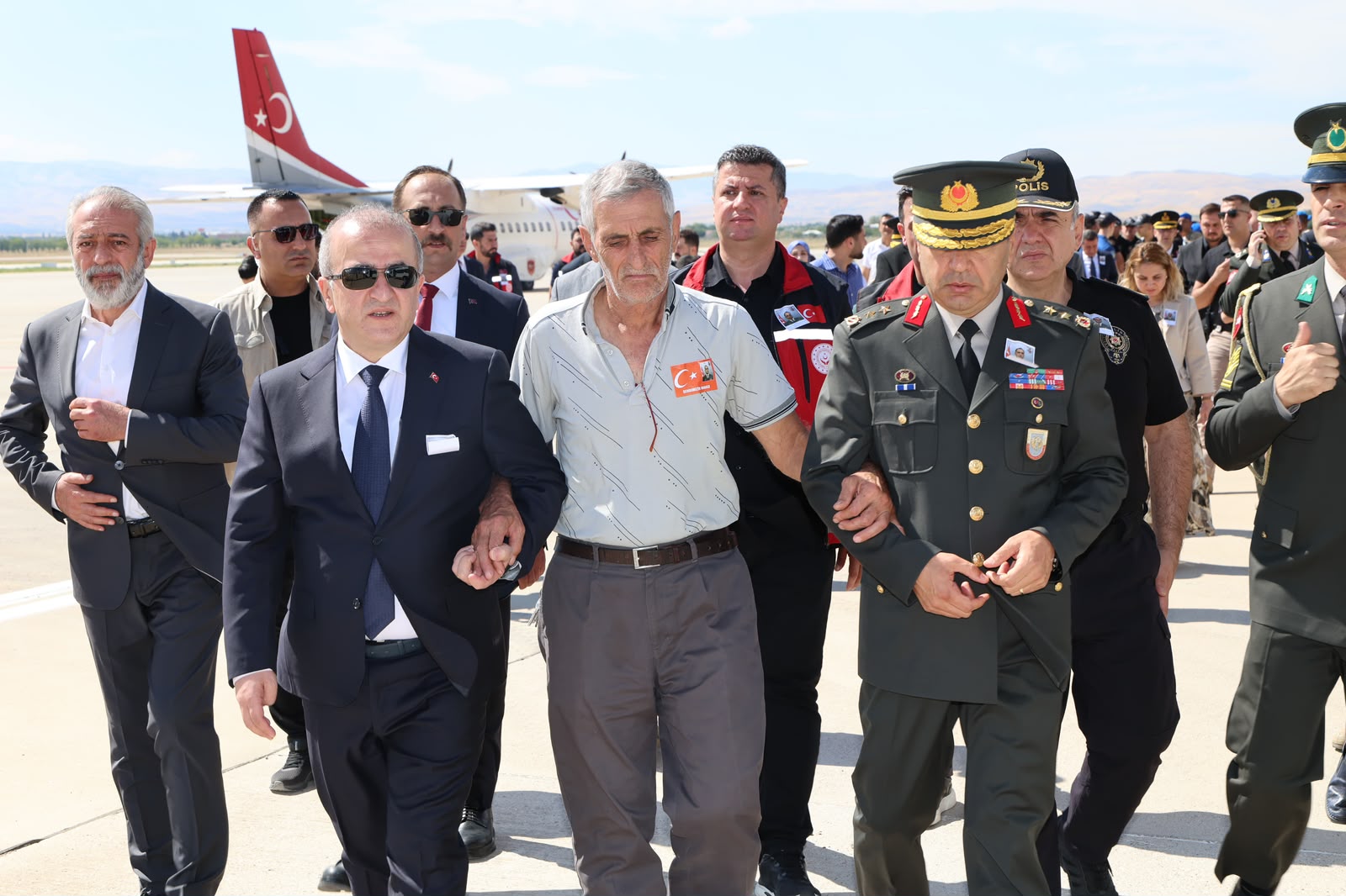 Şehit Hemşehrimiz Tank Uzman Çavuş Coşkun SEVİM’in Naaşı Havalimanında Karşılandı