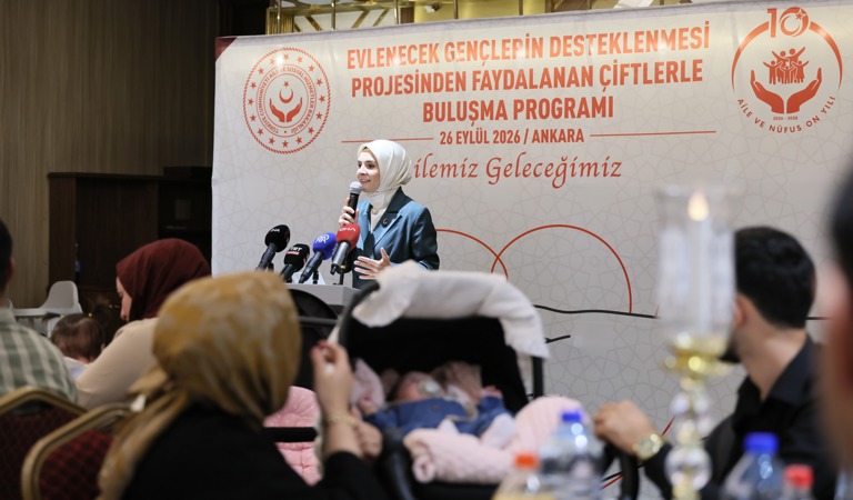 Bakanımız Göktaş, Evlenecek Gençlerin Desteklenmesi Projesi'nden yararlanan çiftlerle buluştu