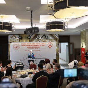 Bakanımız Göktaş, Evlenecek Gençlerin Desteklenmesi Projesi'nden yararlanan çiftlerle buluştu - fotoğraf 2
