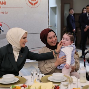 Bakanımız Göktaş, Evlenecek Gençlerin Desteklenmesi Projesi'nden yararlanan çiftlerle buluştu - fotoğraf 4
