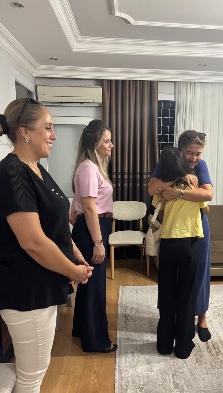 Belediye Başkanımız Sayın İbrahim Çenet’in eşi Ebru Çenet Hanımefendi, Belediye Başkan Yardımcıları ve İl Müdürümüz Sayın Naci Yılmaz’ın eşi Tülay Yılmaz Hanımefendi, Çocuk Evleri Koordinasyon Merkezimize (ÇEKOM) bağlı çocuk evimizi ziyaret ederek çocuklarımızla bir araya geldi.