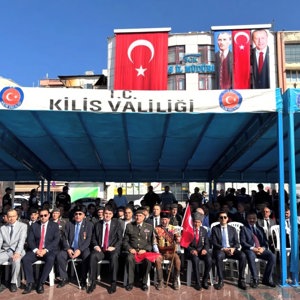 Cumhuriyet Meydanı’na Gururla Yürüdük: Aziz Şehitlerimizi ve Kahraman Gazilerimizi Andık - fotoğraf 2
