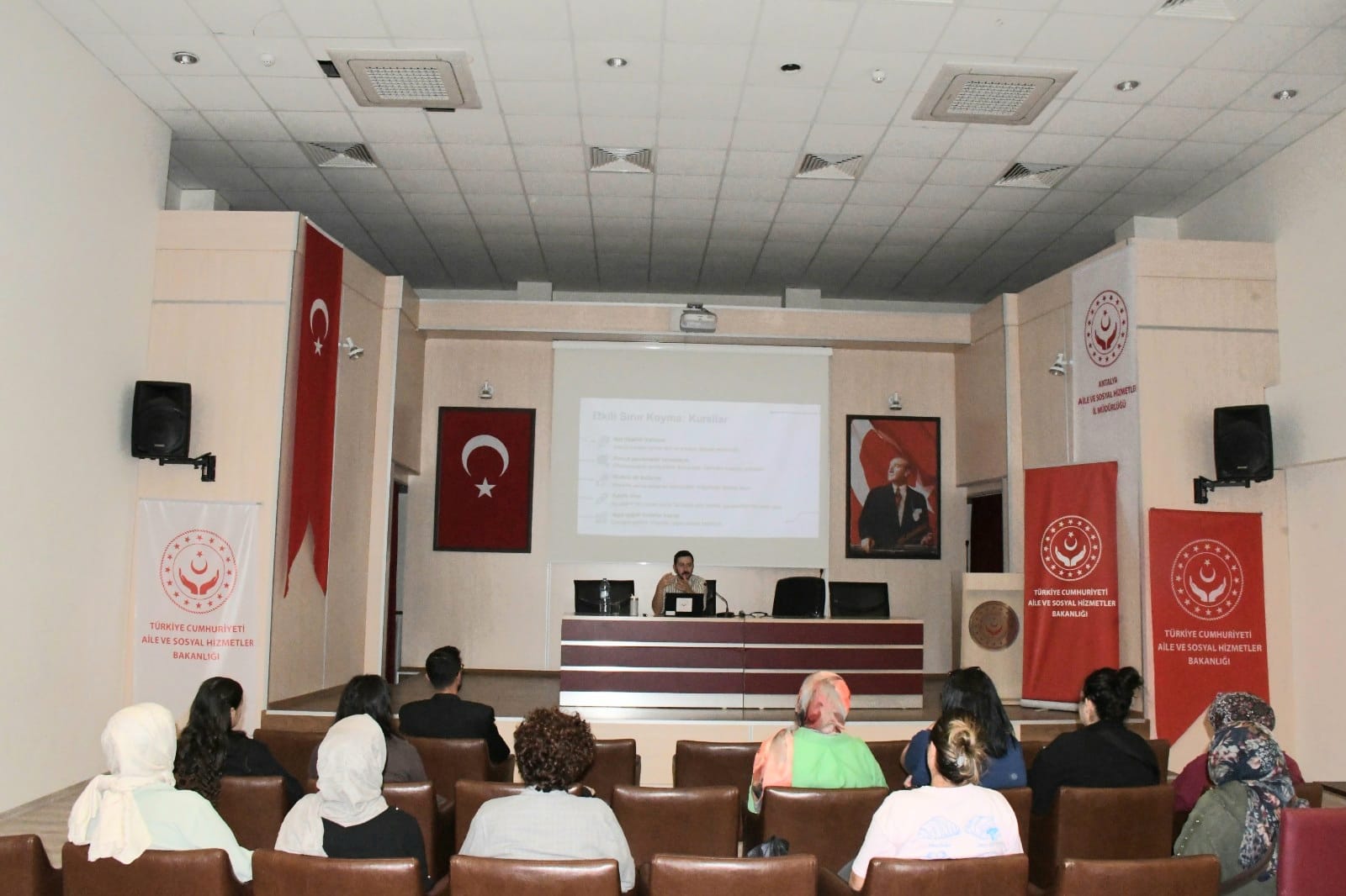 Çocuk ve Ergenlerle Etkili İletişim ve Sınır Koyma Eğitimi Gerçekleştirildi