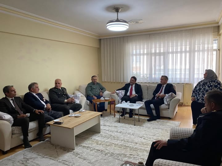 19 Eylül Gaziler Günü vesilesiyle İç Güvenlik Gazimiz Sayın Erdoğan Gökmen ve kıymetli eşi Yüksel Gökmen’i hanelerinde ziyaret ettik