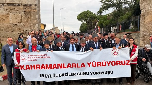 19 Eylül Gaziler Günü etkinlikleri kapsamında, kahraman gazilerimizle omuz omuza anlamlı bir yürüyüş gerçekleştirdik.