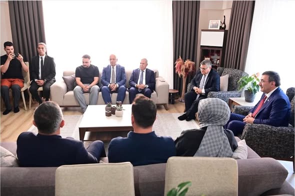 Kahraman Şehidimiz Halil Özdoğru’nun kıymetli ailesini ziyaret etti.