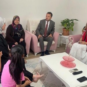 İl Müdürümüz Sayın Çetin TUTAŞ’tan Yeni Bebek Sahibi Aileye Ziyaret - fotoğraf 1