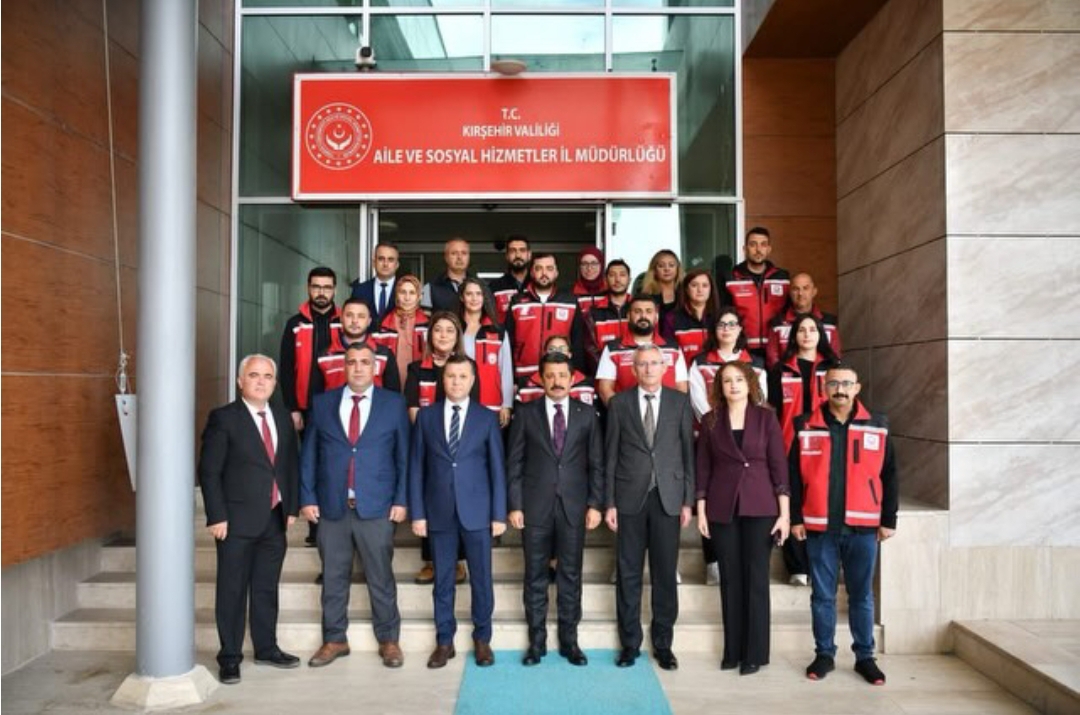 Valimiz Sayın Murat Sefa Demiryürek, Aile ve Sosyal Hizmetler İl Müdürlüğümüzü ziyaret etti.