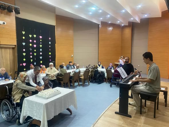 Huzurevi Sakinlerimizin Doğum Günü Kutlandı