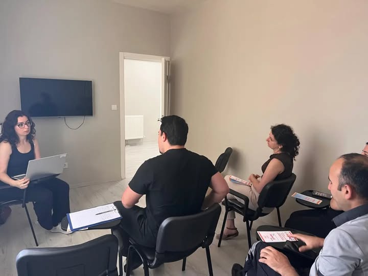 Sinop Yeşilay Danışmanlık Merkezi personellerine yönelik Kadına Yönelik Şiddetle Mücadele Semineri, Şiddet Önleme ve İzleme Merkezi Psikoloğu Betül Çakıcı tarafından gerçekleştirildi.