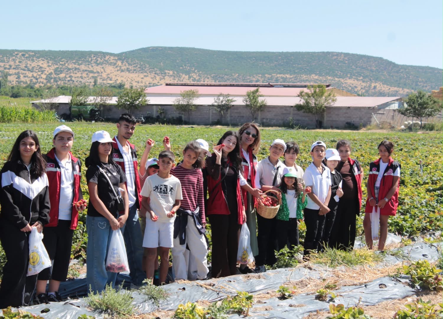 COP31 ve İklim Değişikliği Farkındalık Etkinlikleri kapsamında, Çocuk Hakları İl Komitesi çocuklarımızla Ihlara Cam Teras’ı ziyaret ettik