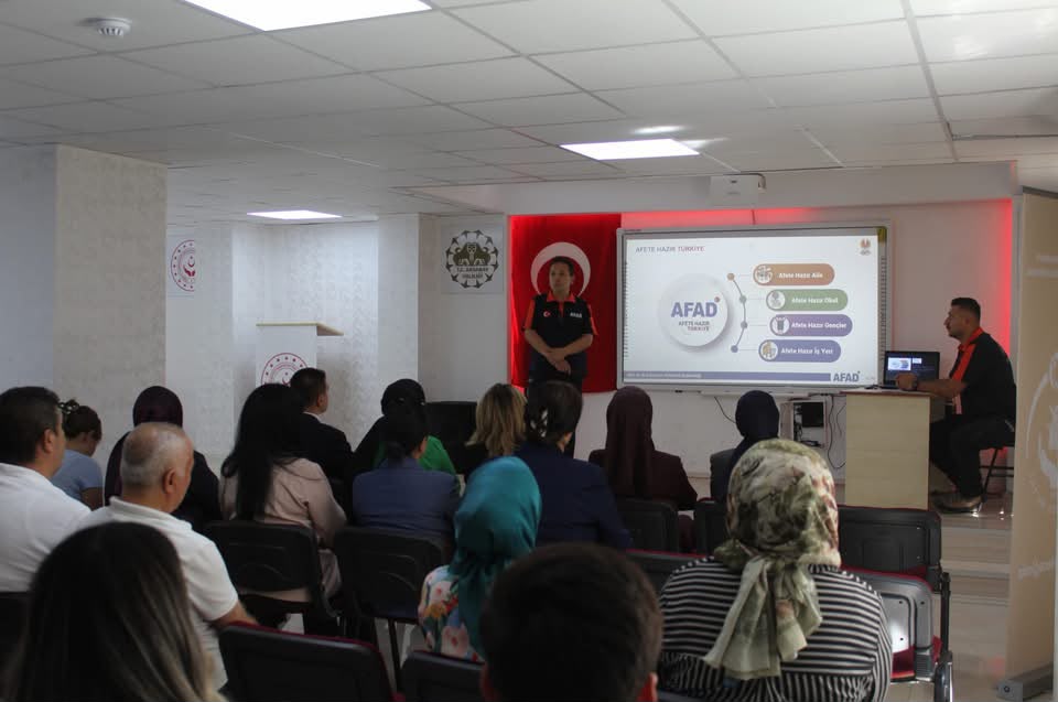 Aksaray İl Afet ve Acil Durum Müdürlüğümüz tarafından personelimize yönelik gerçekleştirilen eğitimde;