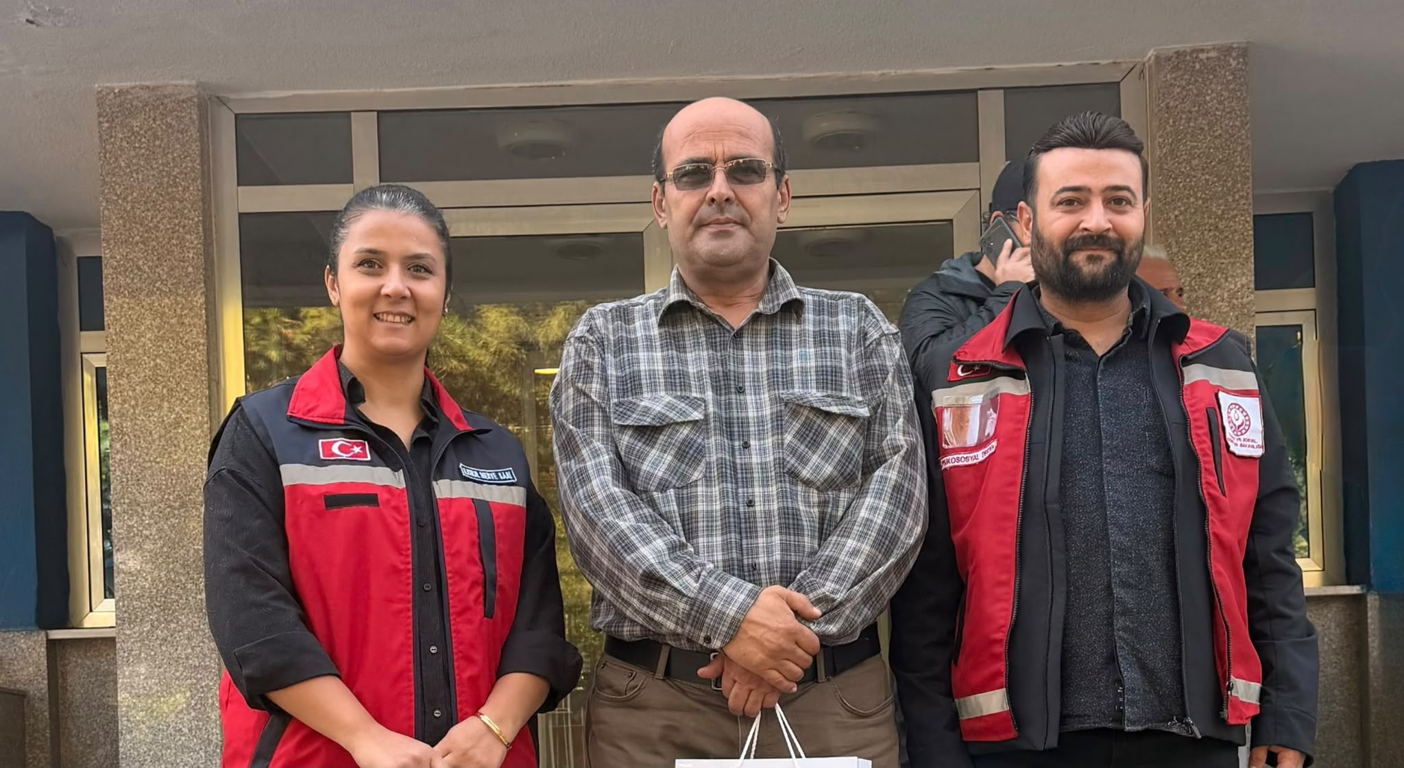 İl Müdürlüğümüzde görevli çalışma arkadaşlarımız tarafından, aziz şehitlerimiz Salih Arı ve Hüseyin Barsbay’ın şehadet yıl dönümleri dolayısıyla kıymetli aileleri hanelerinde ziyaret edildi.