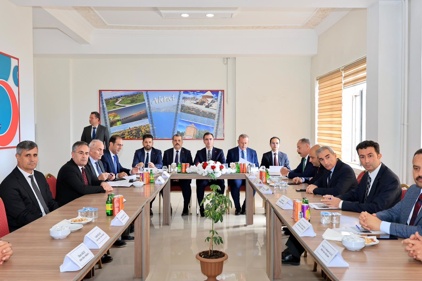 İl Müdürümüz Vefa Akdoğan, UNESCO tescilli taş işçiliği mirasını yaşatmak amacıyla düzenlenen 2. Geleneksel Ahlat Taş İşçiliği Çalıştayı’na katıldı