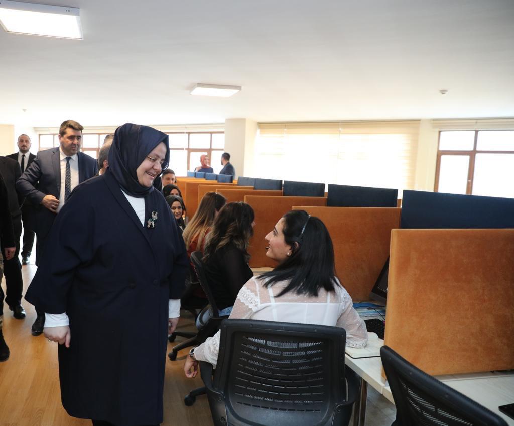 Bakan Selçuk: “Alo 170 Hattımıza 100.6 Milyon Çağrı Aldık”