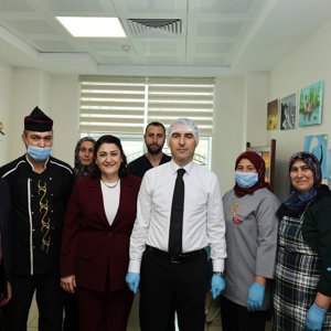 Emirdağ Fazlı-Macide Halaç Huzurevinde 1 Ekim Dünya Yaşlılar Günü Programı  - fotoğraf 2