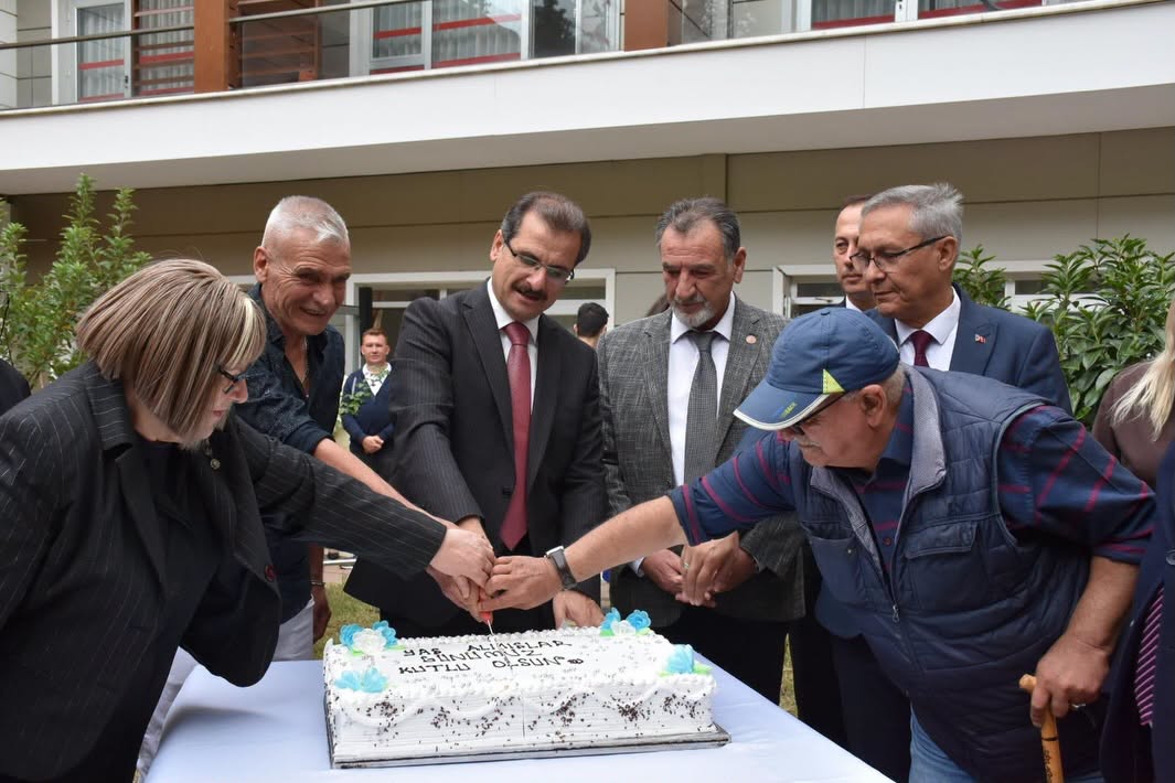Salihli Huzurevinde Dünya Yaşlılar Günü Kutlandı
